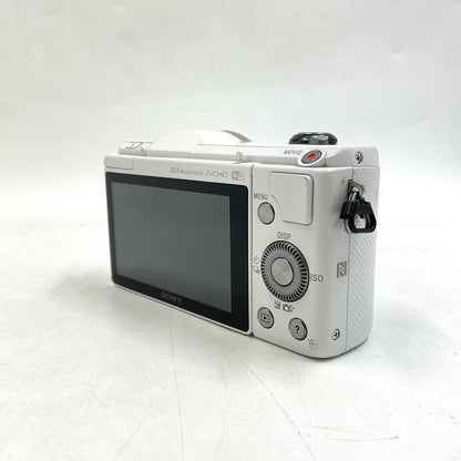 【全額返金保証】【最速発送】Sony デジタル一眼 α5000 ILCE-5000 ボディ [ホワイト] 動作確認済