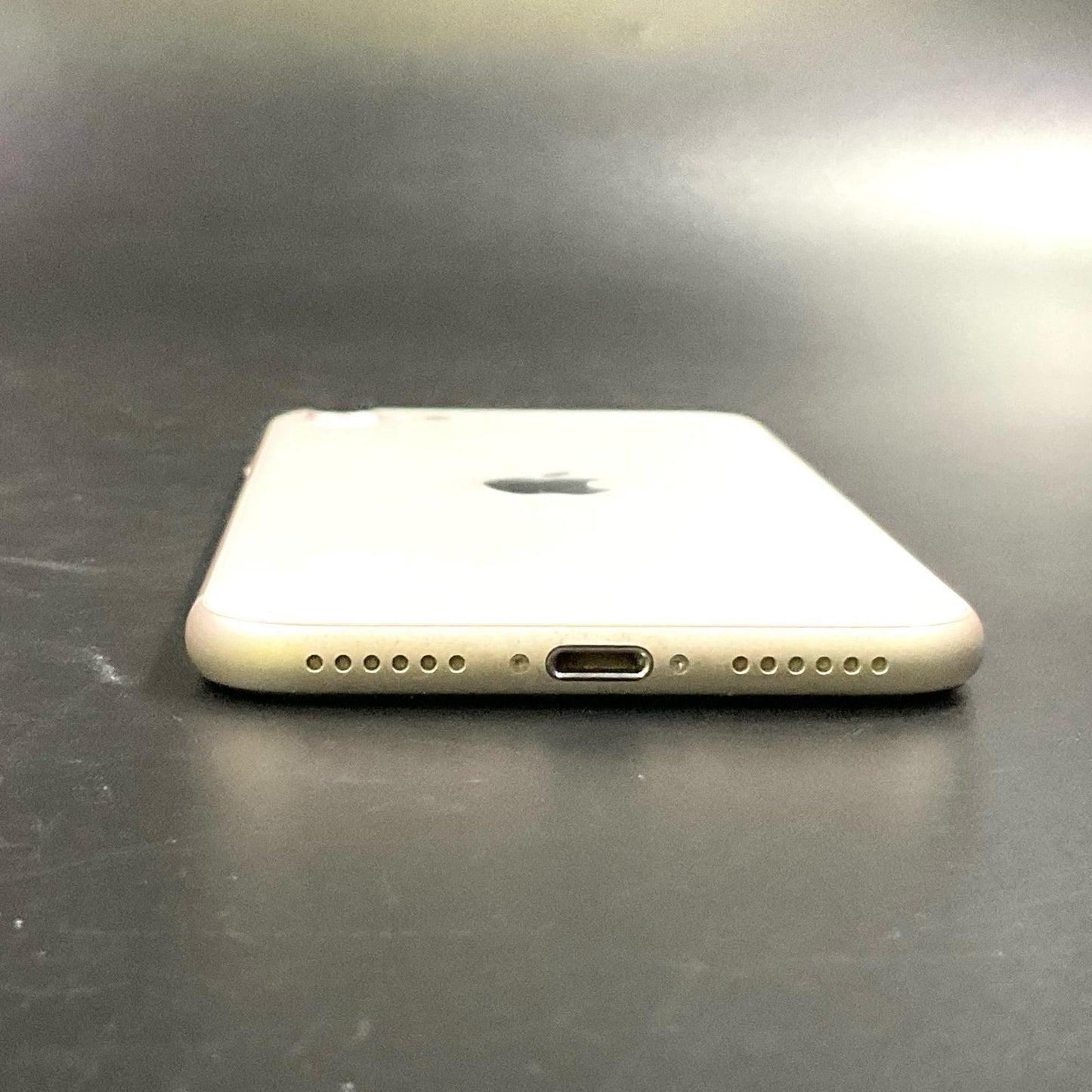 【全額返金保証】【最速発送】Apple iPhone iPhone SE（第3世代） 64GB スターライト Softbank 白ロム 動作確認済 84%