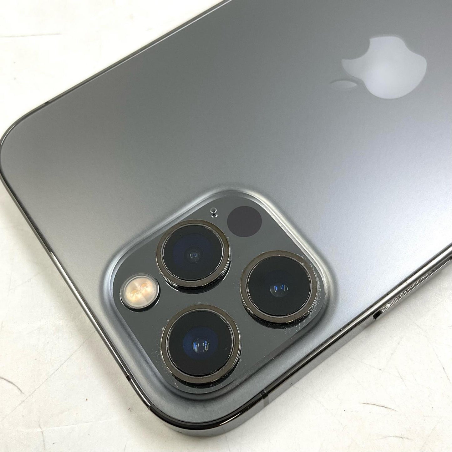 【全額返金保証】【最速発送】Apple iPhone iPhone 12 Pro 128GB グラファイト au SIMフリー 白ロム 動作確認済 77%