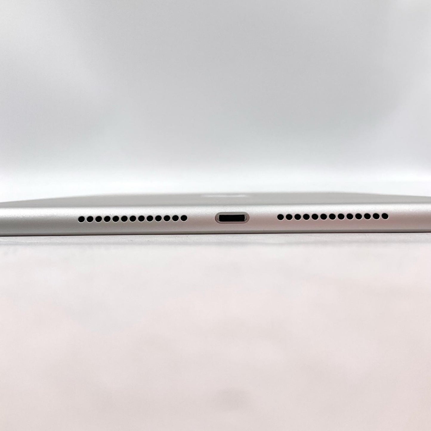 【全額返金保証】【最速発送】Apple iPad iPad 10.2インチ 第7世代 32GB シルバー Wi-Fi 美品 動作確認済