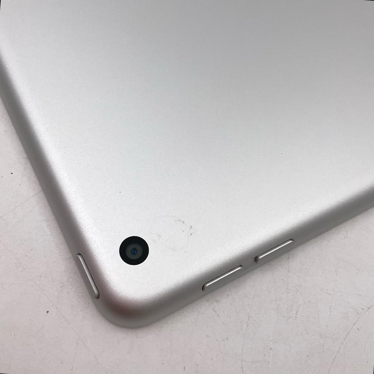 【全額返金保証】【最速発送】Apple iPad iPad 10.2インチ 第7世代 32GB シルバー Wi-Fi 美品 動作確認済