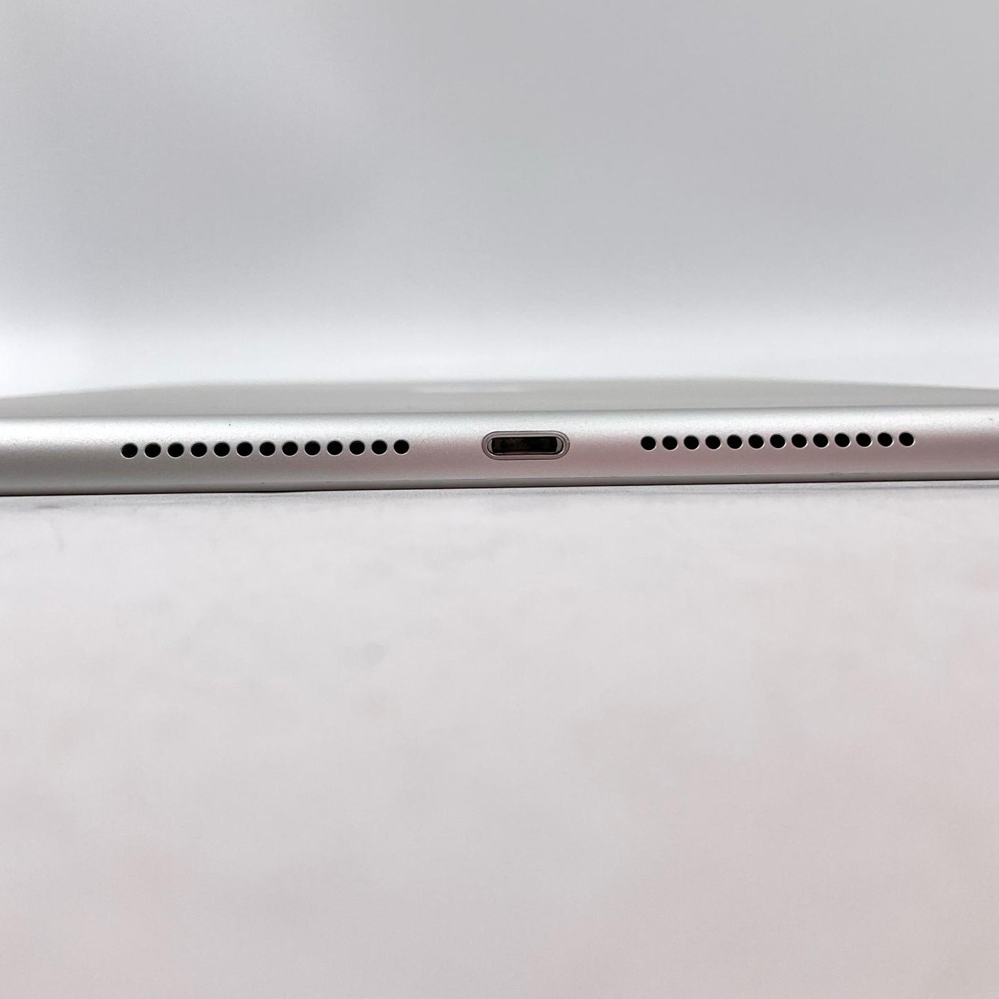【全額返金保証】【最速発送】Apple iPad iPad 10.2インチ 第7世代 32GB シルバー Wi-Fi 美品 動作確認済