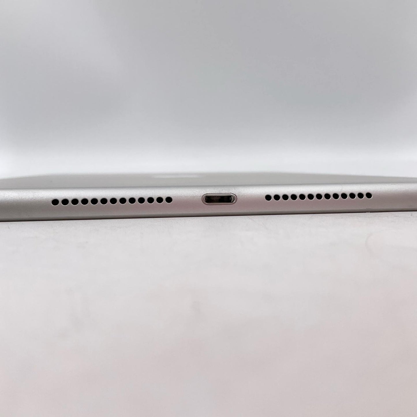 【全額返金保証】【最速発送】Apple iPad iPad 10.2インチ 第7世代 32GB シルバー Wi-Fi 美品 動作確認済