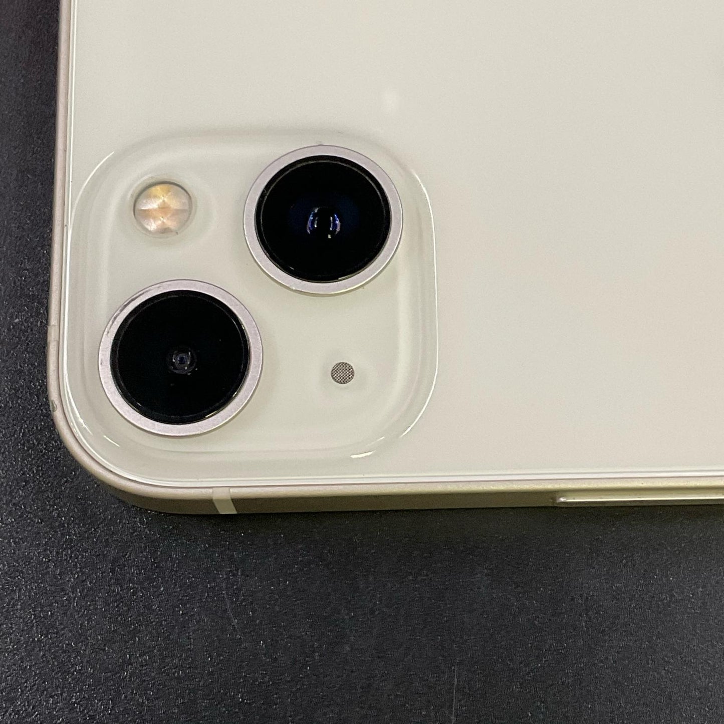 【全額返金保証】【最速発送】Apple iPhone iPhone 13 256GB スターライト docomo SIMフリー 白ロム 美品 動作確認済 81%