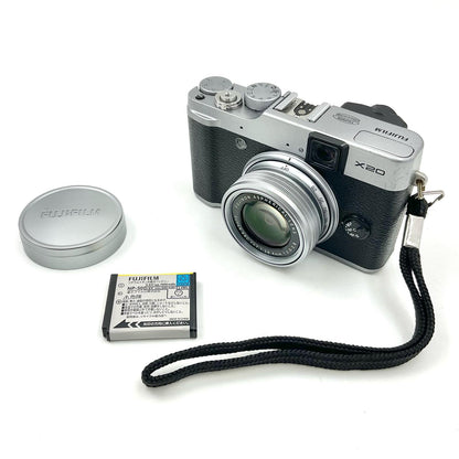 【全額返金保証】【最速発送】FUJIFILM コンパクトデジタルカメラ X20 シルバー 動作確認済