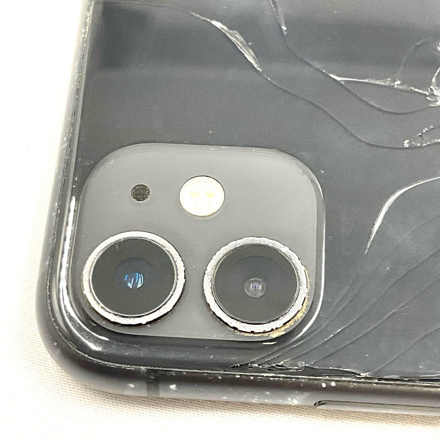 【最速発送】Apple iPhone iPhone 11 128GB ブラック au 白ロム【難有】 73%