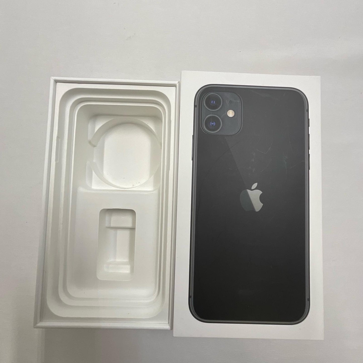 【最速発送】Apple iPhone iPhone 11 128GB ブラック au 白ロム【難有】 73%