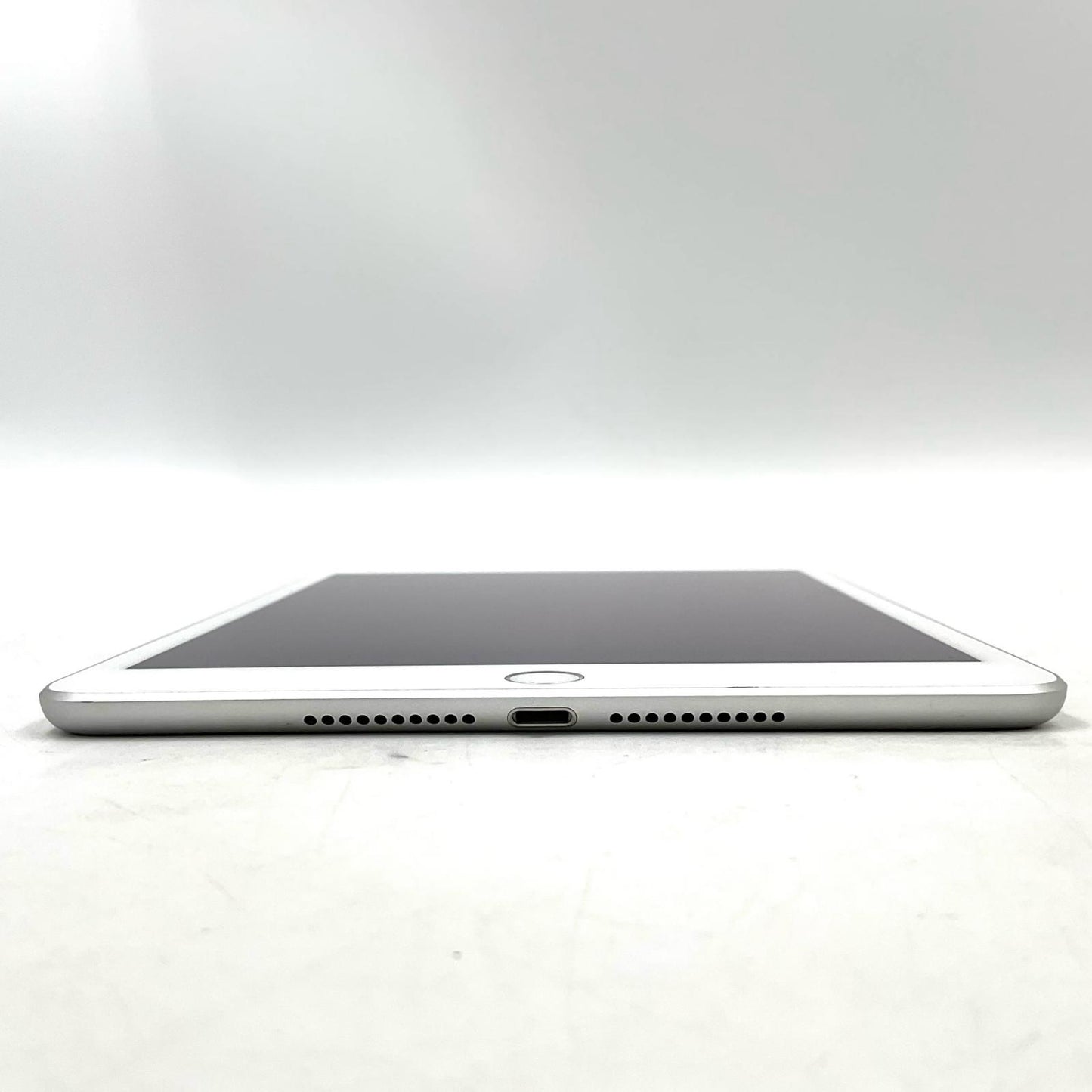 【全額返金保証】【最速発送】Apple iPad mini 7.9インチ 第5世代 64GB シルバー 美品 動作確認済