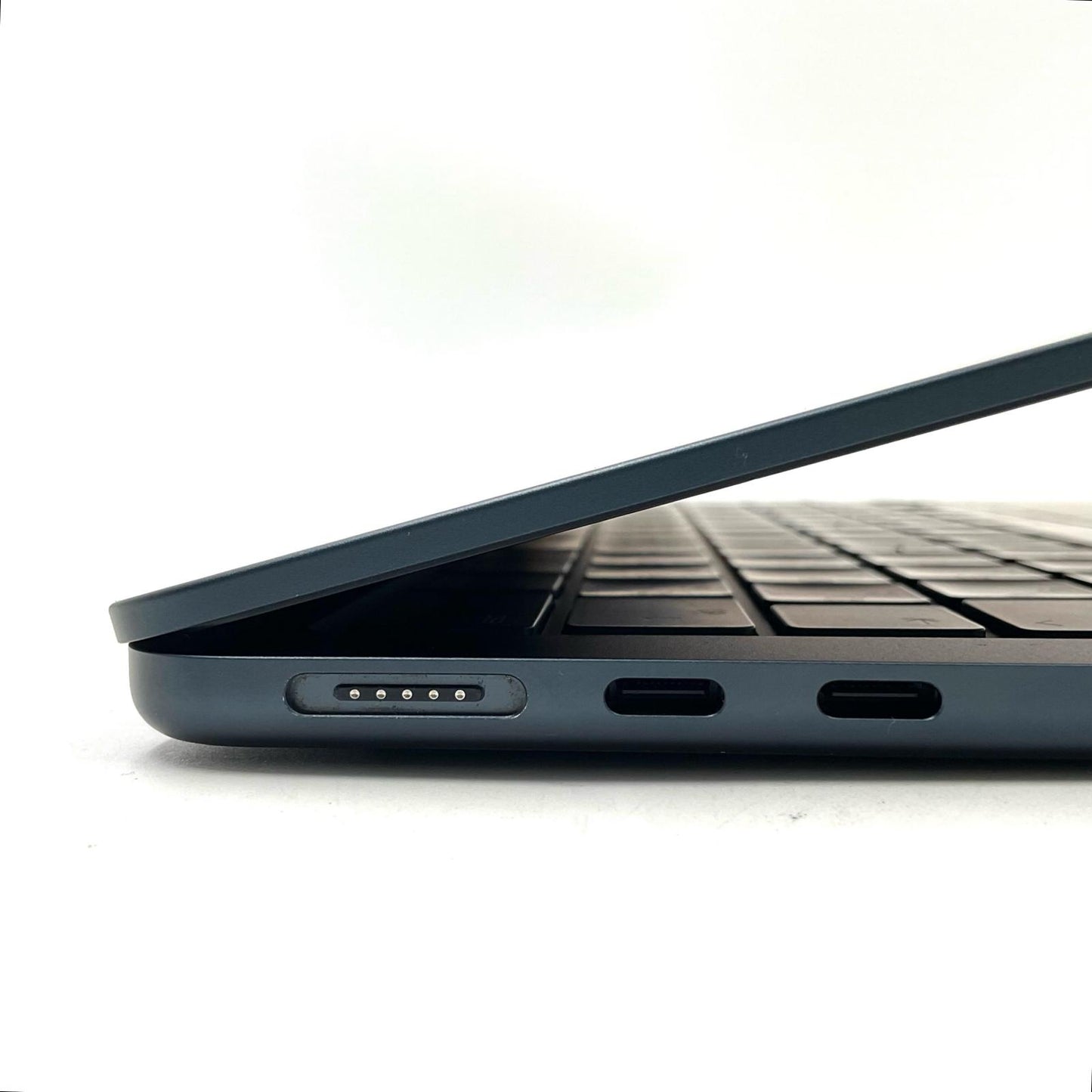 【全額返金保証】【最速発送】Apple MacBook Air 13インチ 2022 M2 8コア 16GB 256GB ミッドナイト 美品 動作確認済