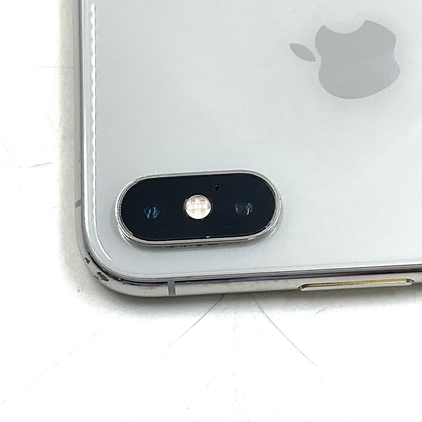 【全額返金保証】【最速発送】Apple iPhone iPhone XS 256GB シルバー au 白ロム 動作確認済 73%