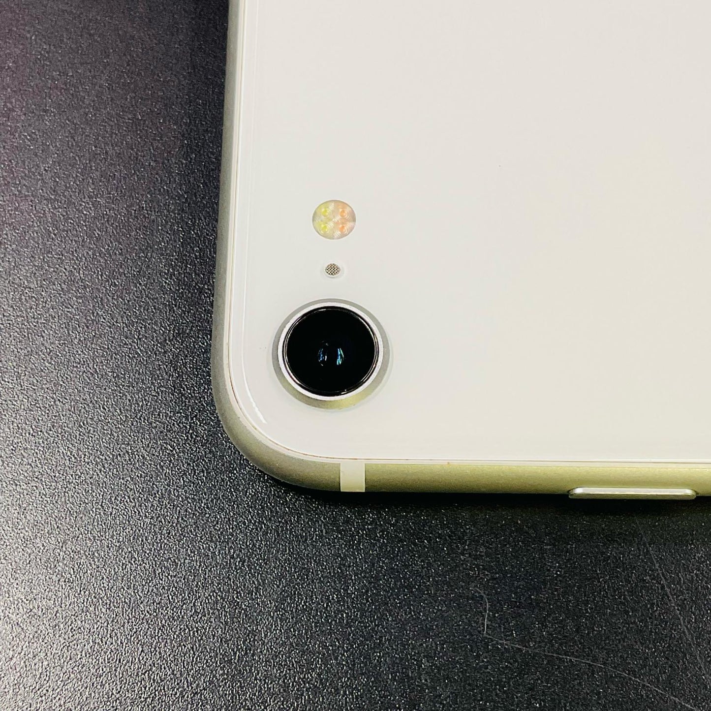 【全額返金保証】【最速発送】Apple iPhone iPhone SE（第2世代） 64GB ホワイト Softbank SIMフリー 白ロム 動作確認済 80%