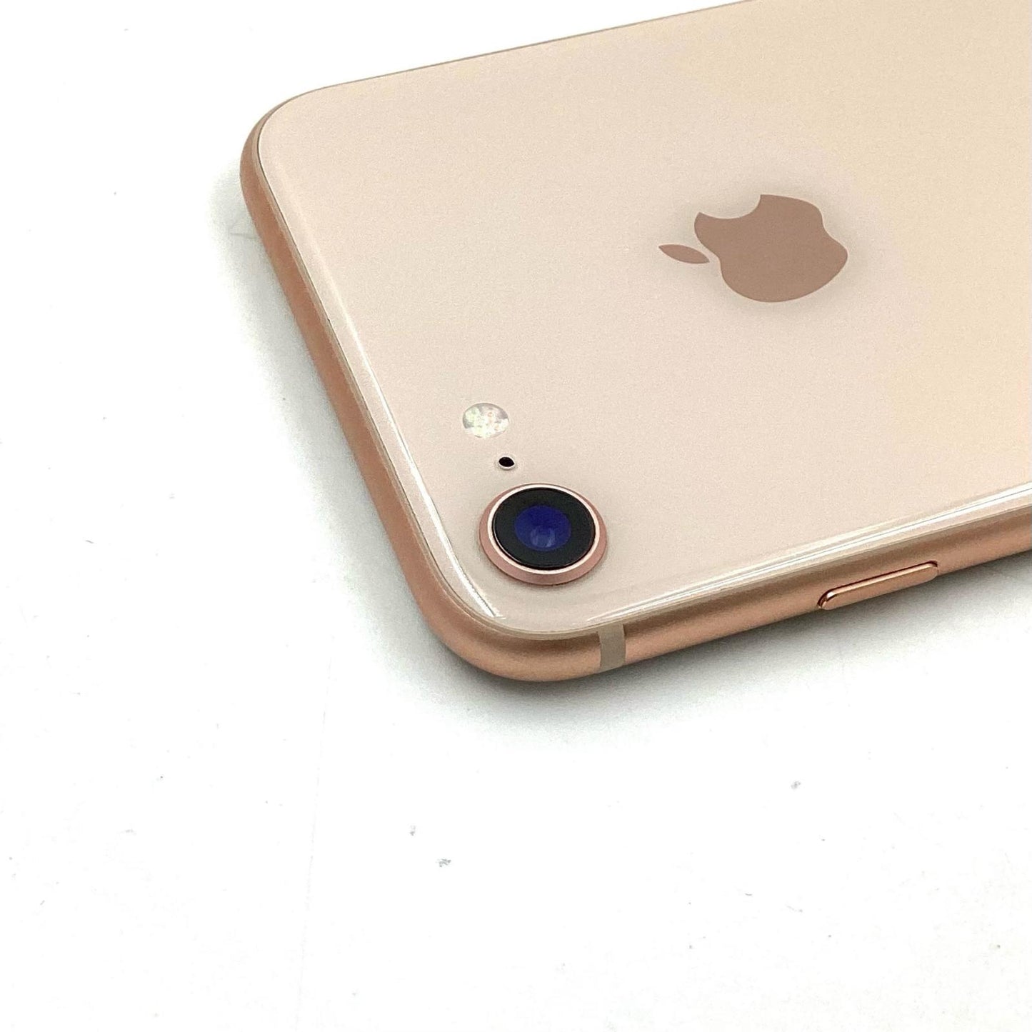 【全額返金保証】【最速発送】Apple iPhone 8 64GB ゴールド docomo SIMフリー 白ロム 動作確認済 72%