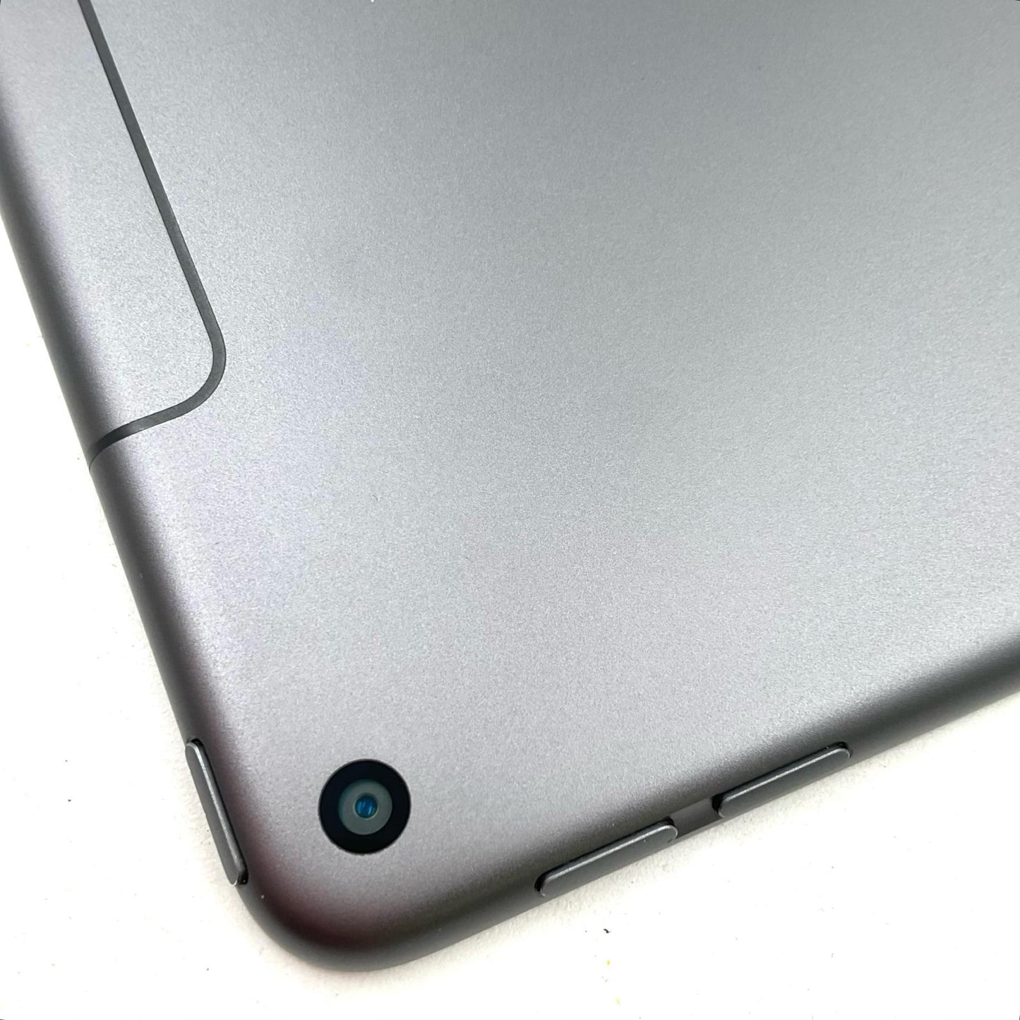 【最速発送】Apple iPad Air 10.5インチ 第3世代 256GB スペースグレイ WiFi+Cellular SIMフリー 白ロム【難有】