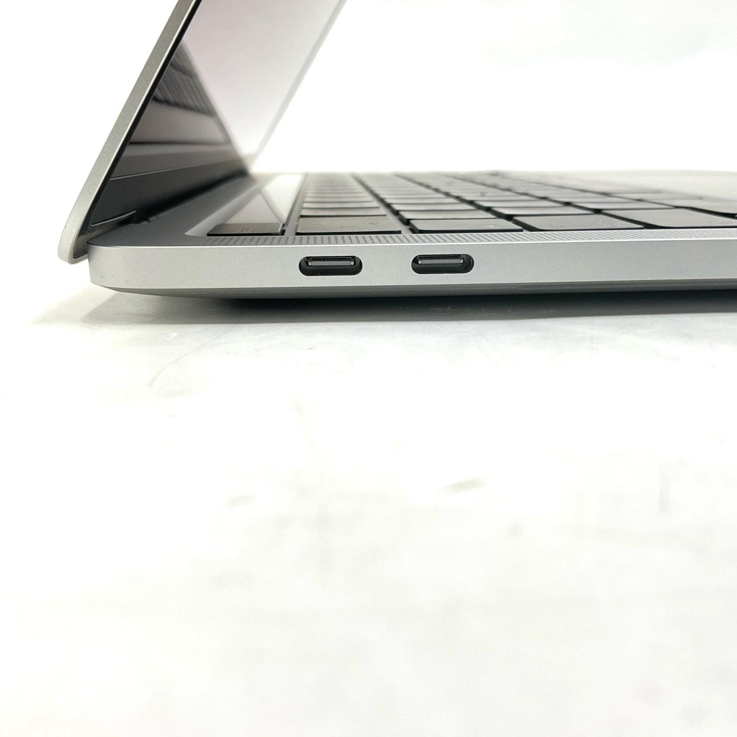 【全額返金保証】【最速発送】Apple MacBook Pro 13.3インチ 2020 クアッドコア intel core i5 16GB 1TB シルバー 89% 美品 動作確認済