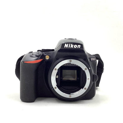 【全額返金保証】【最速発送】Nikon デジタル一眼 D5600 ボディ ブラック 美品 動作確認済