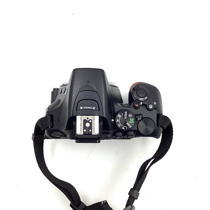 【全額返金保証】【最速発送】Nikon デジタル一眼 D5600 ボディ ブラック 美品 動作確認済