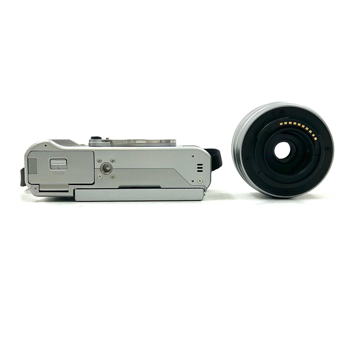 【全額返金保証】【最速発送】FUJIFILM デジタル一眼 X-A5 レンズキット [シルバー] 美品 動作確認済