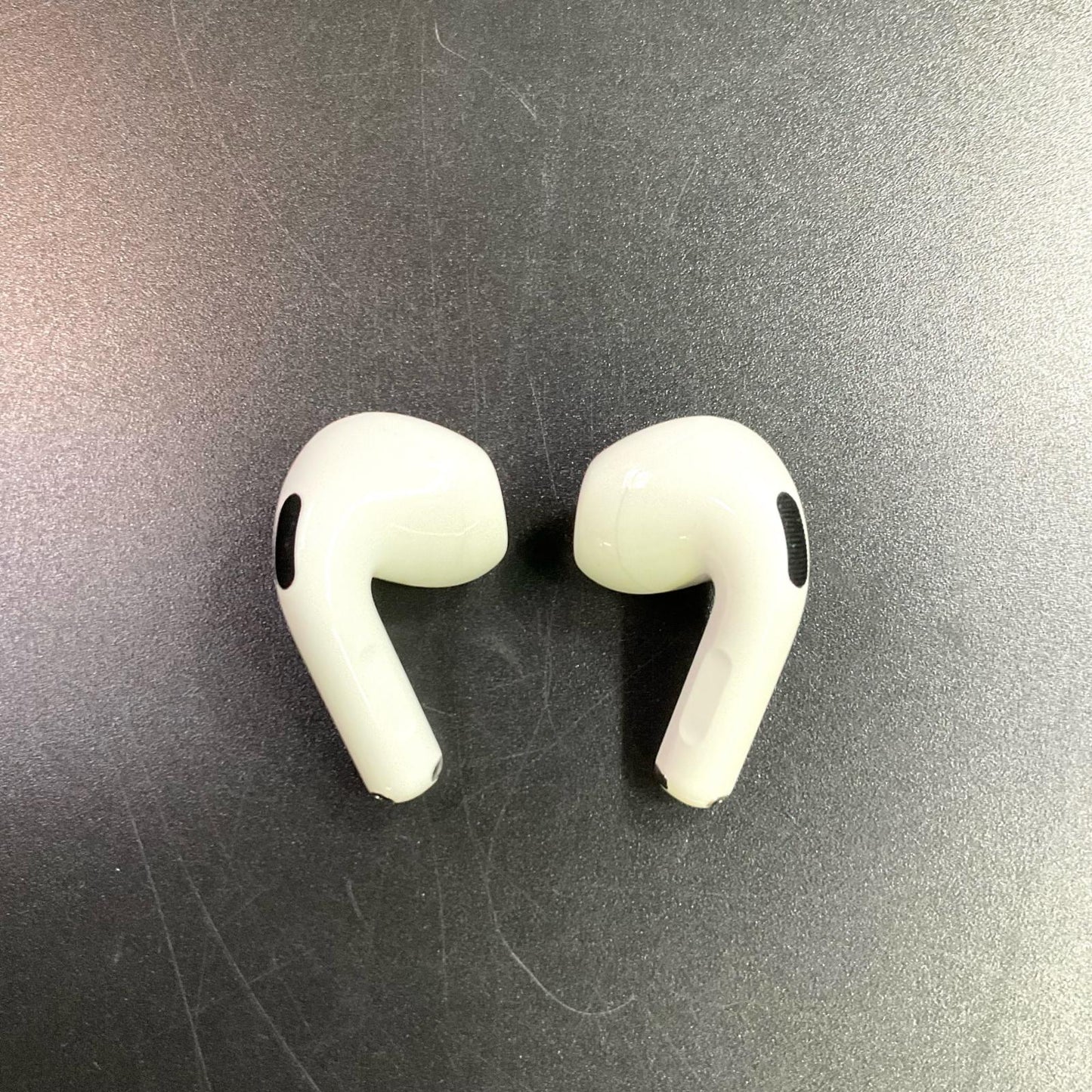 【全額返金保証】【最速発送】Apple AirPods 4 MXP63J/A 美品 動作確認済