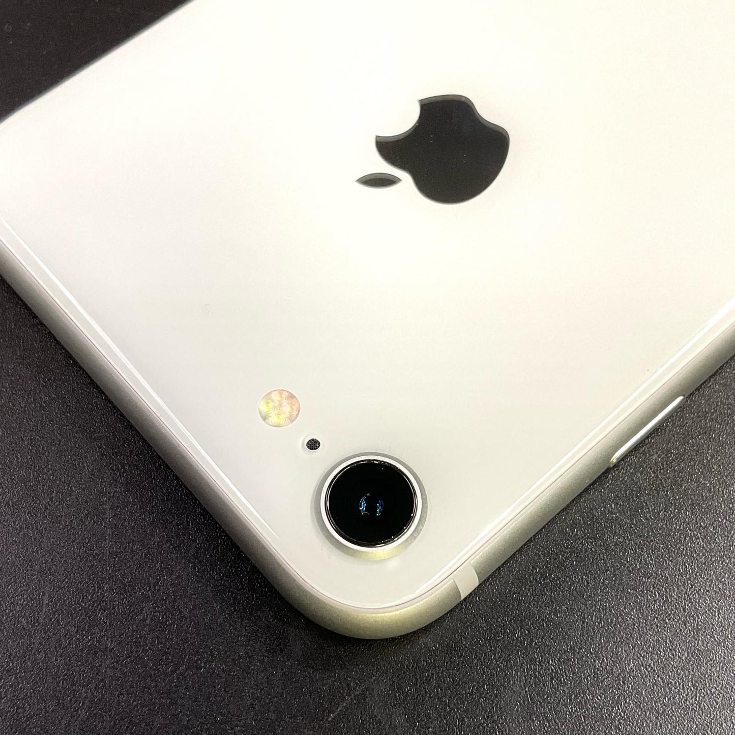 【全額返金保証】【最速発送】Apple iPhone iPhone 8 64GB ホワイト au SIMフリー 白ロム 動作確認済 69%