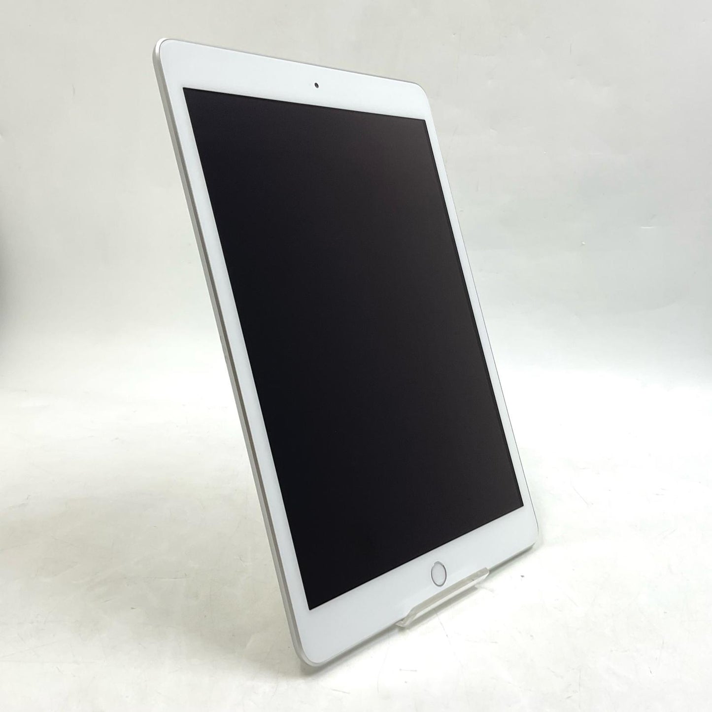 【全額返金保証】【最速発送】Apple iPad iPad 10.2インチ 第8世代 32GB シルバー Wi-Fi 美品 動作確認済