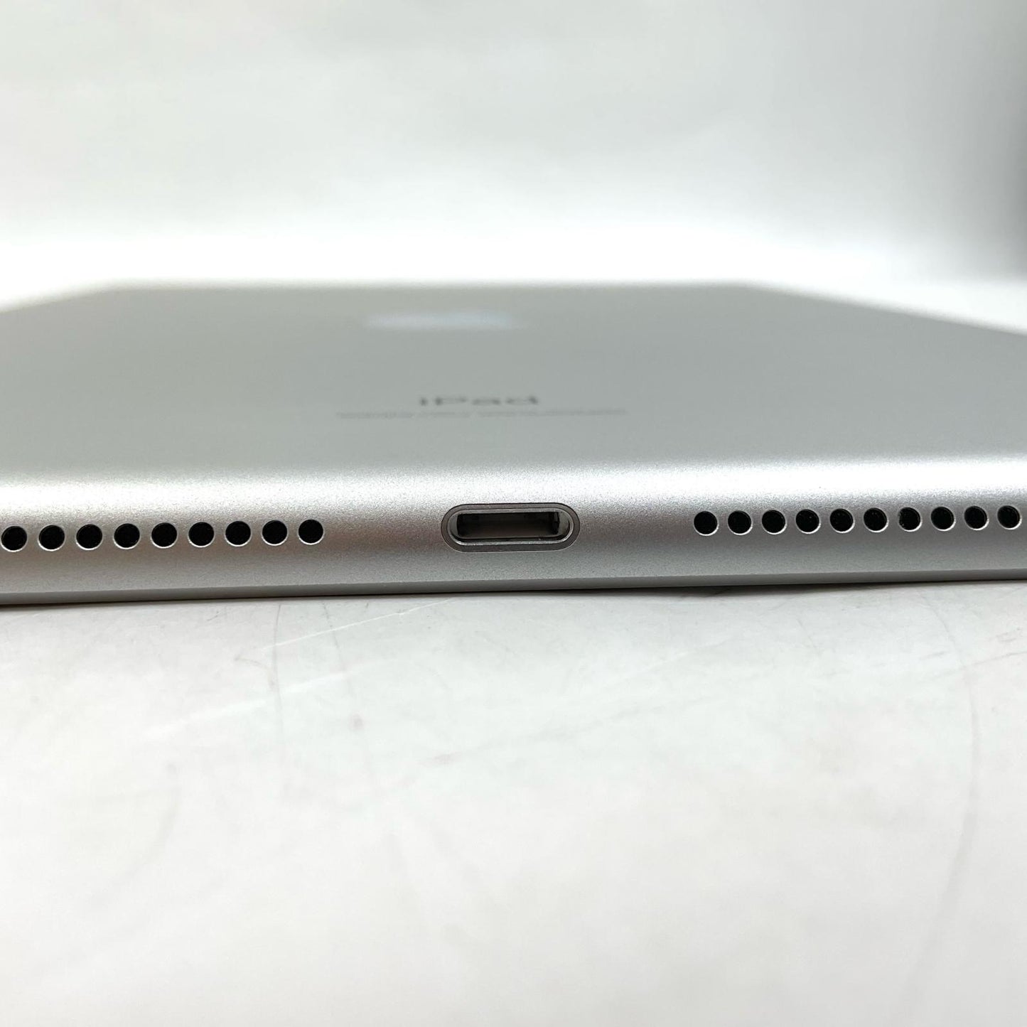 【全額返金保証】【最速発送】Apple iPad iPad 10.2インチ 第8世代 32GB シルバー Wi-Fi 美品 動作確認済