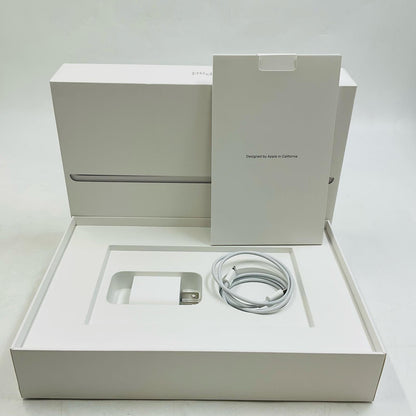 【全額返金保証】【最速発送】Apple iPad iPad 10.2インチ 第8世代 32GB シルバー Wi-Fi 美品 動作確認済