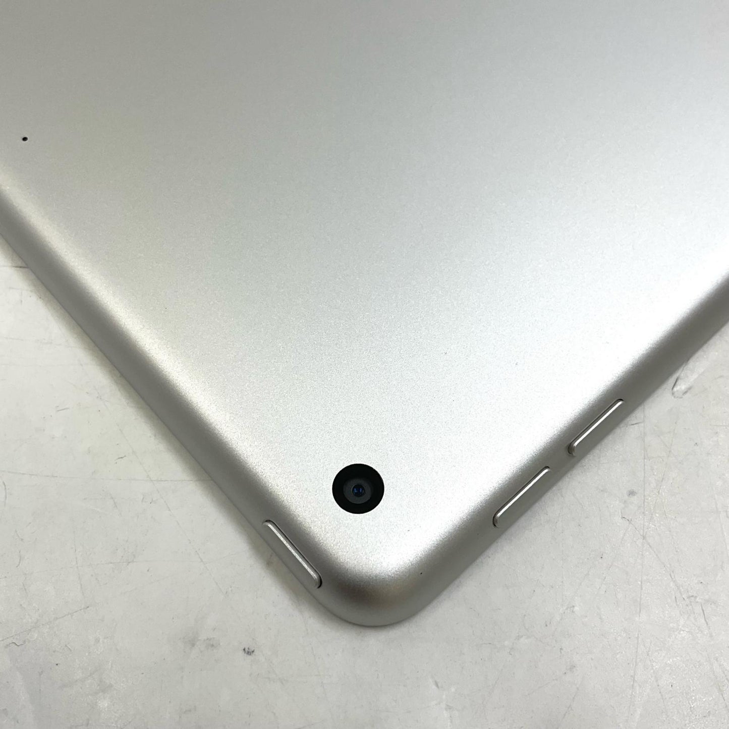 【最速発送】Apple iPad iPad 10.2インチ 第9世代 64GB シルバー Wi-Fi【難有】