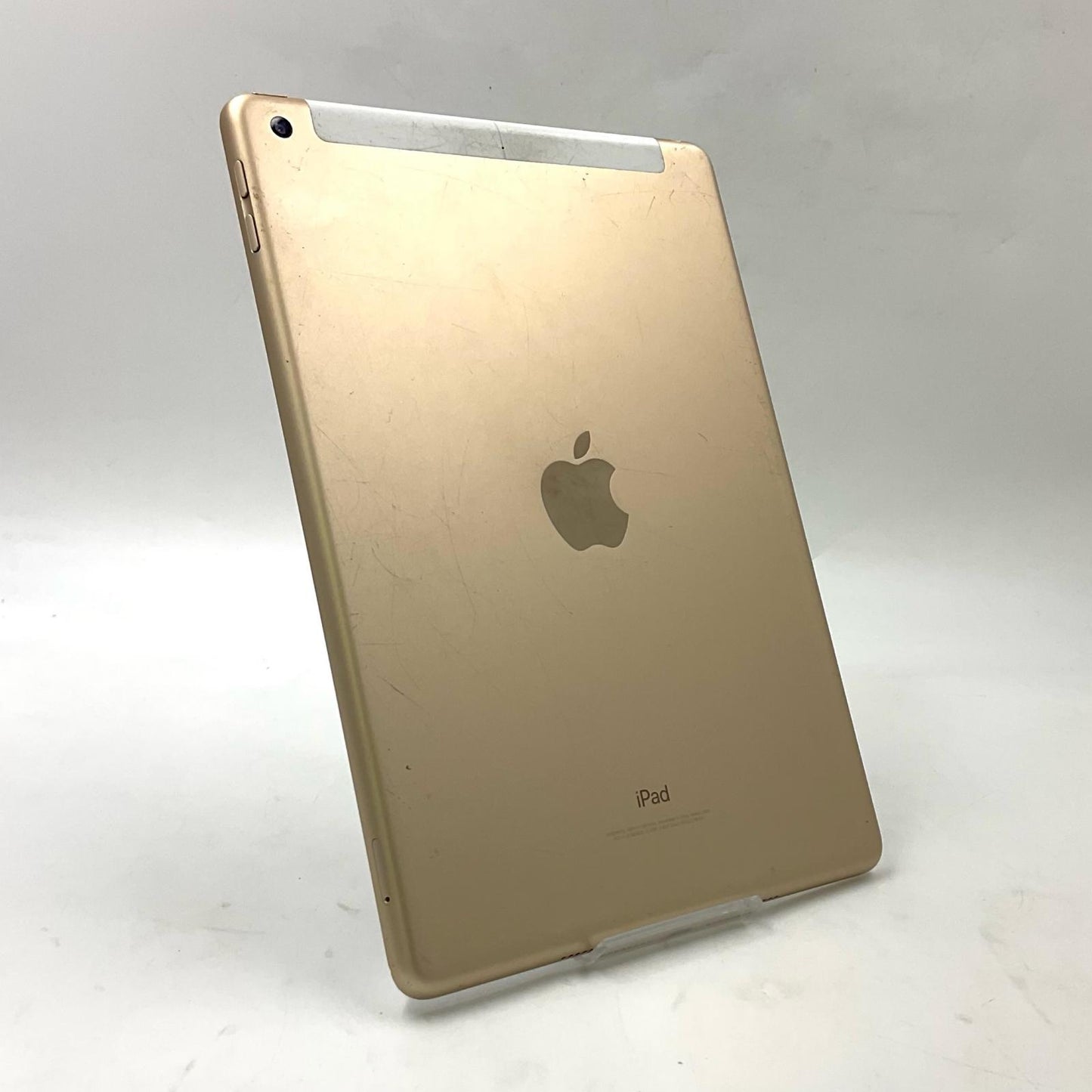 【最速発送】Apple iPad iPad 9.7インチ 第5世代 32GB ゴールド WiFi+Cellular docomo 白ロム【難有】