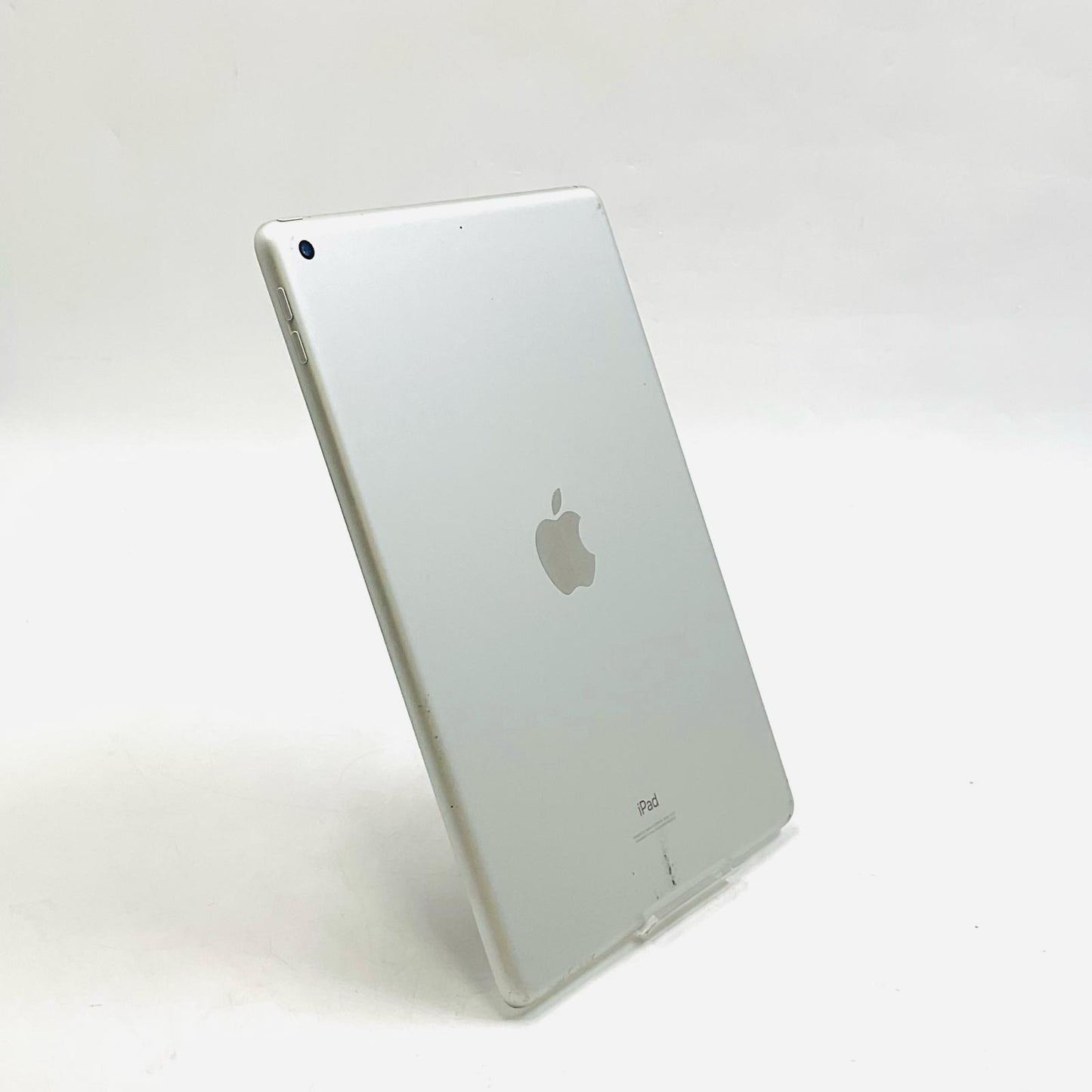 【全額返金保証】【最速発送】Apple iPad iPad 10.2インチ 第8世代 32GB シルバー Wi-Fi 動作確認済