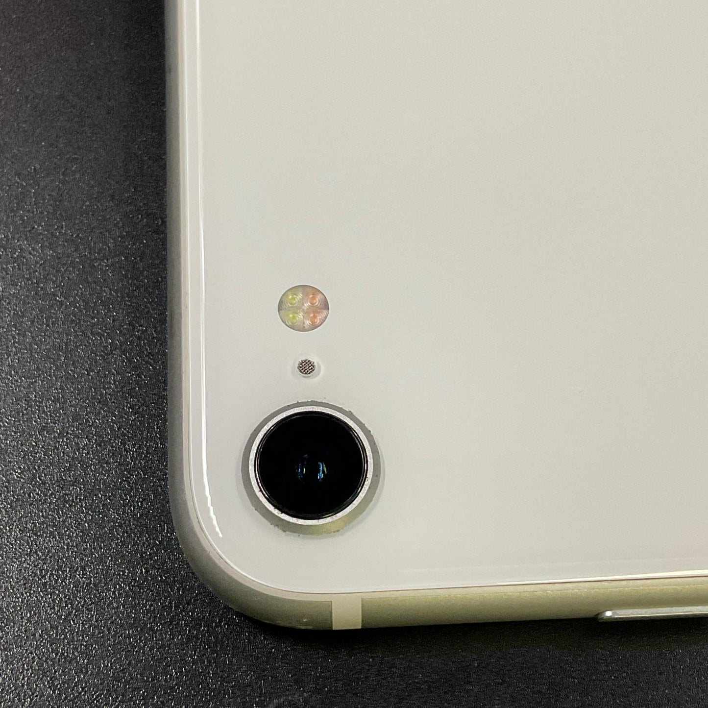 【全額返金保証】【最速発送】Apple iPhone iPhone SE（第2世代） 64GB ホワイト Softbank 白ロム 動作確認済 84%
