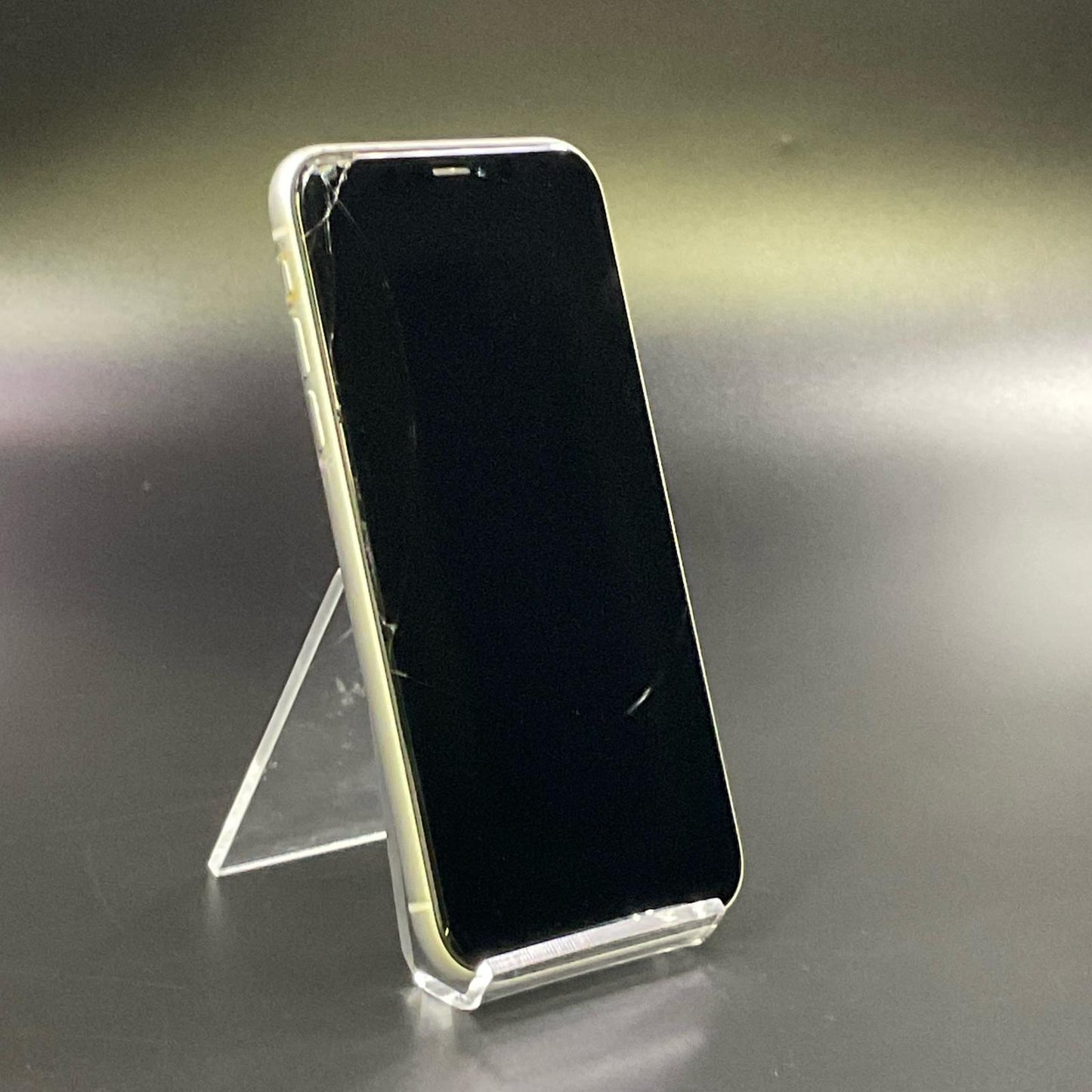 【最速発送】Apple iPhone iPhone XR 64GB ホワイト au 白ロム【難有】 77%