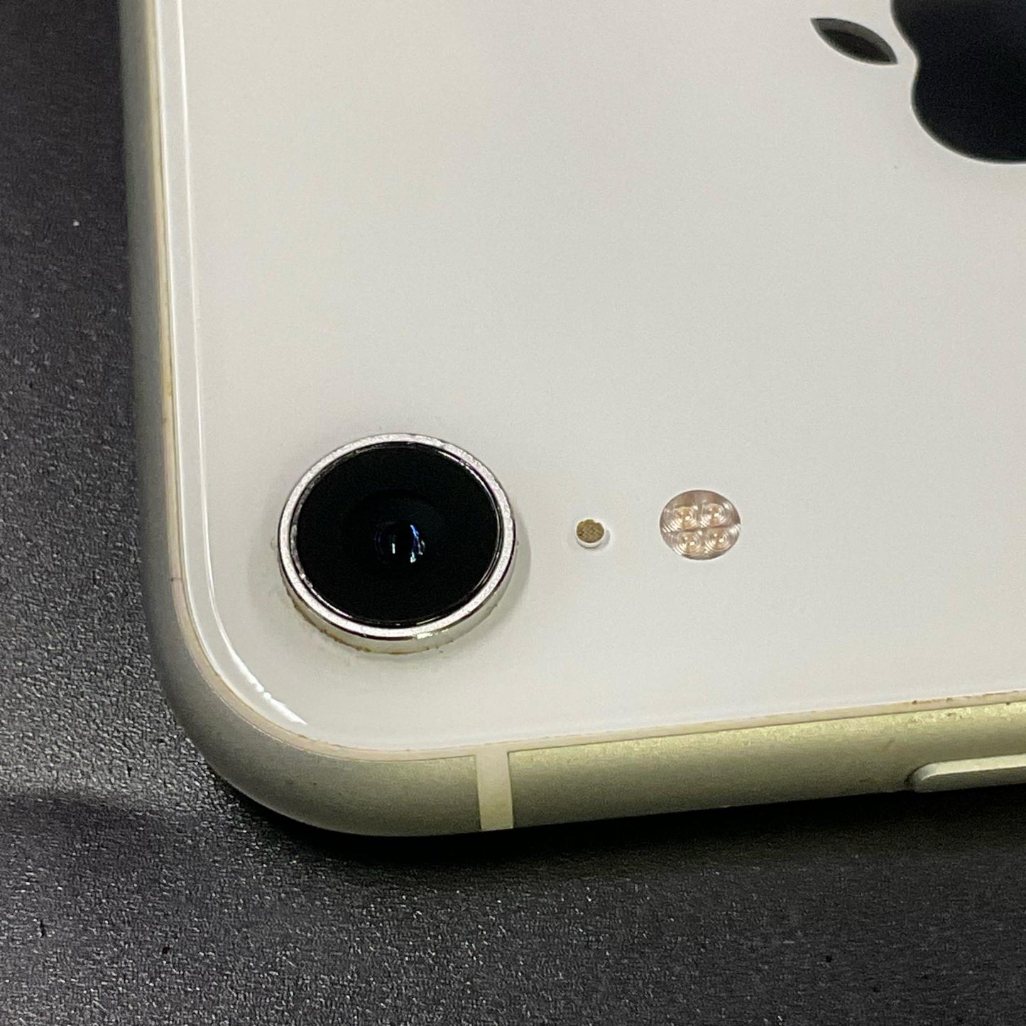 【最速発送】Apple iPhone iPhone XR 64GB ホワイト au 白ロム【難有】 77%