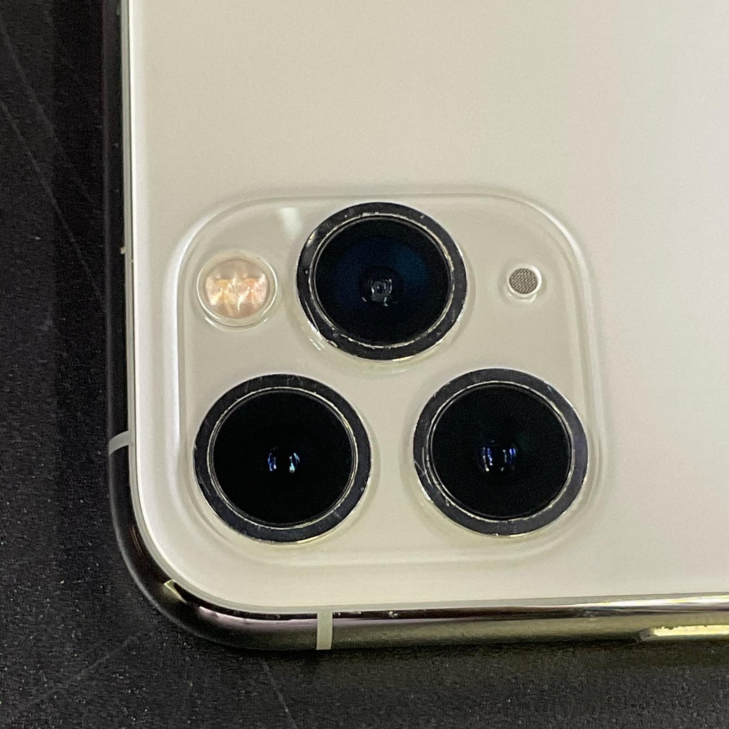 【全額返金保証】【最速発送】Apple iPhone iPhone 11 Pro 256GB シルバー docomo 白ロム 動作確認済 64%