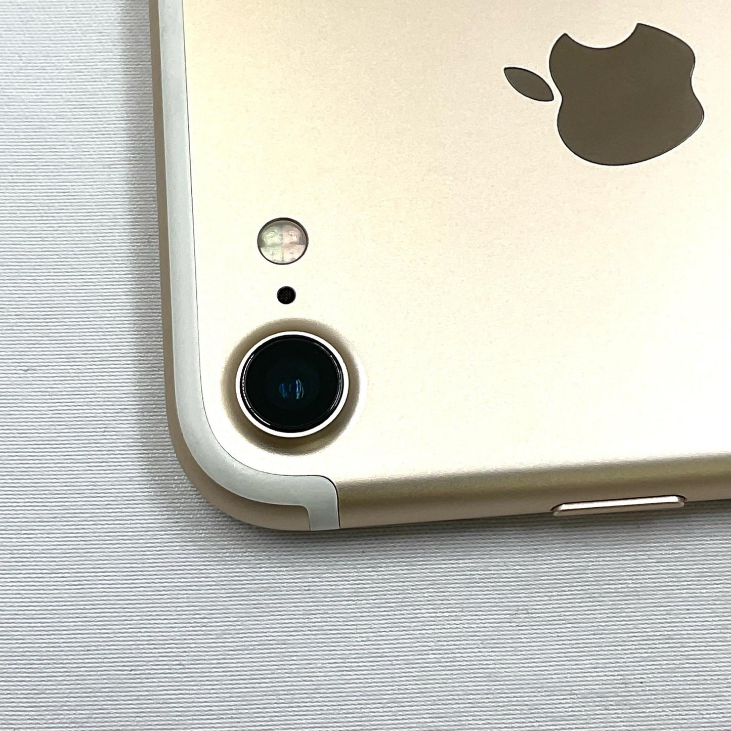【全額返金保証】【最速発送】Apple iPhone iPhone 7 32GB ゴールド docomo 白ロム 美品 動作確認済 93%