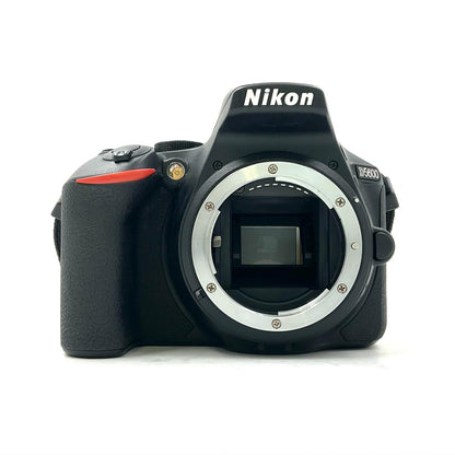 【全額返金保証】【最速発送】Nikon デジタル一眼 D5600 ボディ ブラック 美品 動作確認済