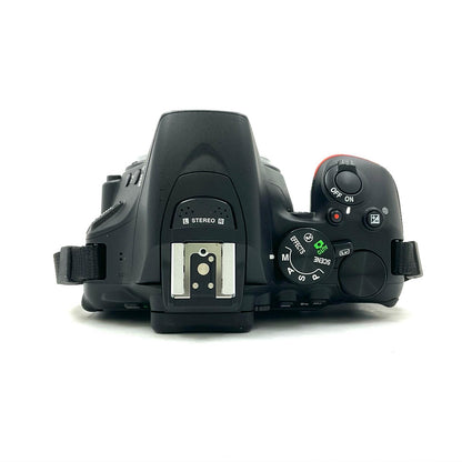 【全額返金保証】【最速発送】Nikon デジタル一眼 D5600 ボディ ブラック 美品 動作確認済