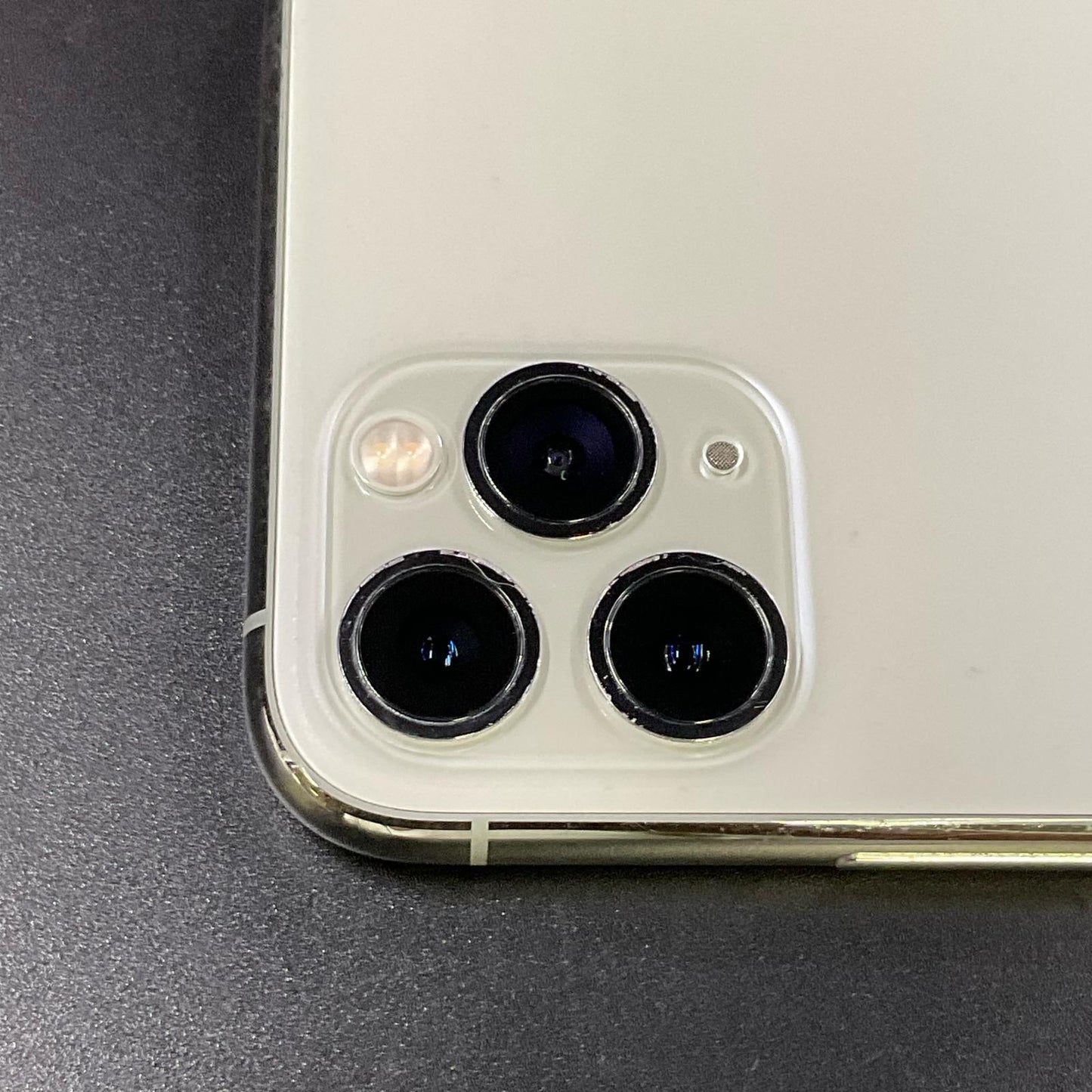 【全額返金保証】【最速発送】Apple iPhone iPhone 11 Pro 64GB ホワイト docomo SIMフリー 白ロム 動作確認済 71%