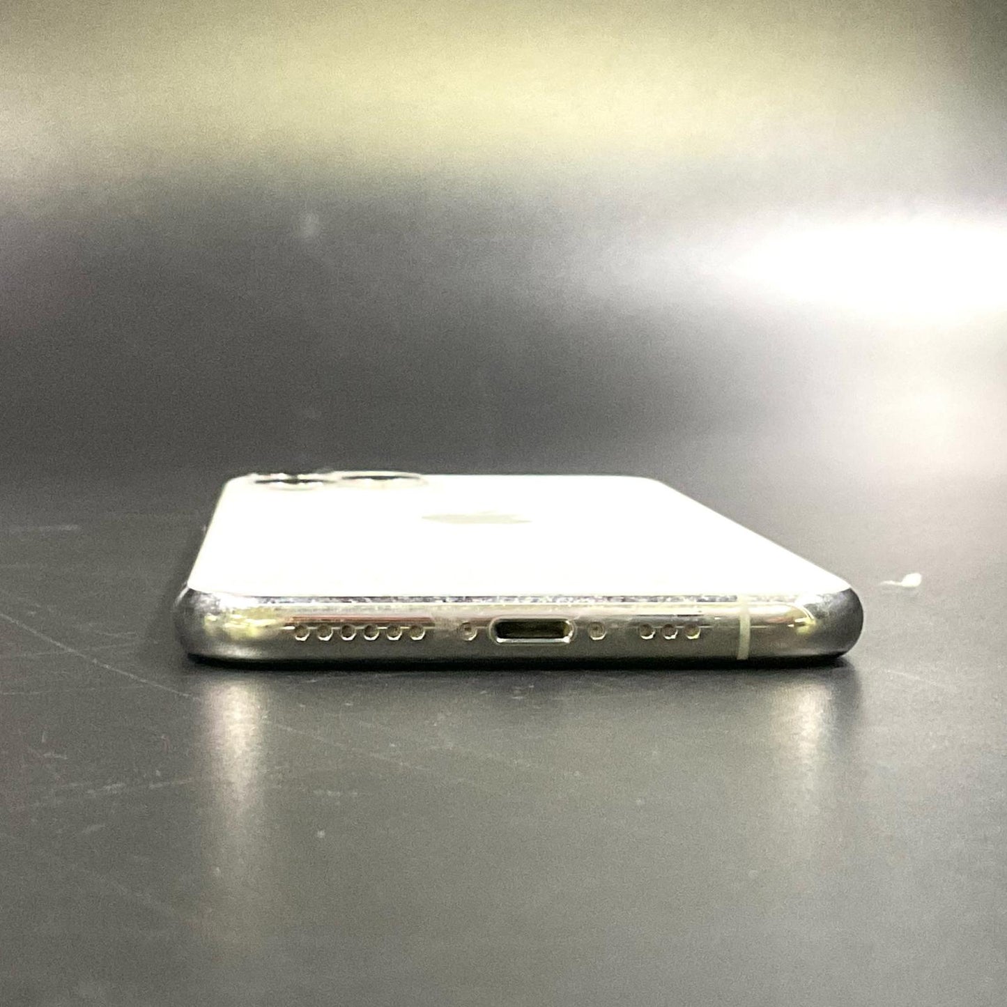 【全額返金保証】【最速発送】Apple iPhone iPhone 11 Pro 64GB ホワイト docomo SIMフリー 白ロム 動作確認済 71%