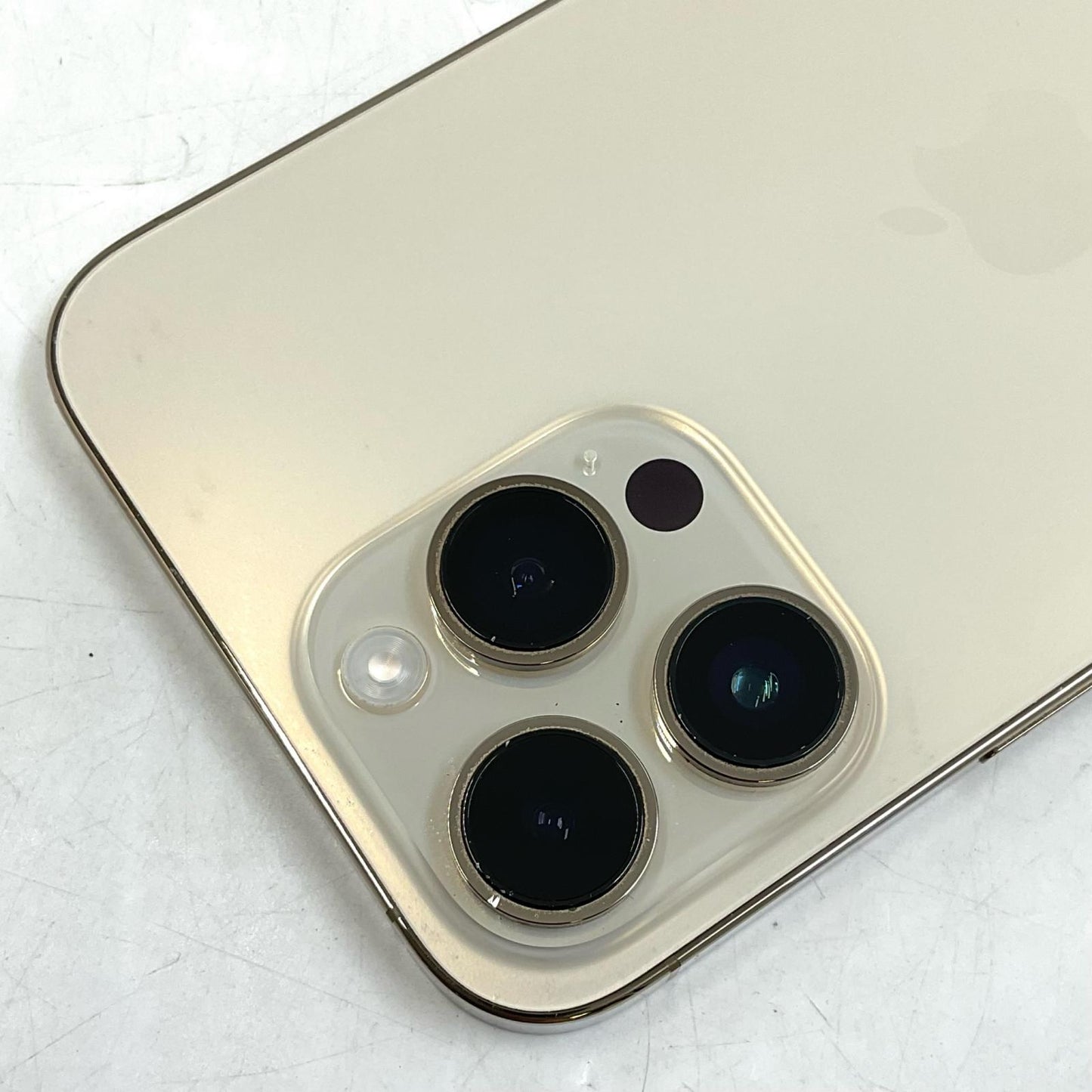 【全額返金保証】【最速発送】Apple iPhone iPhone 14 Pro Max 256GB ゴールド docomo 白ロム 動作確認済 78%