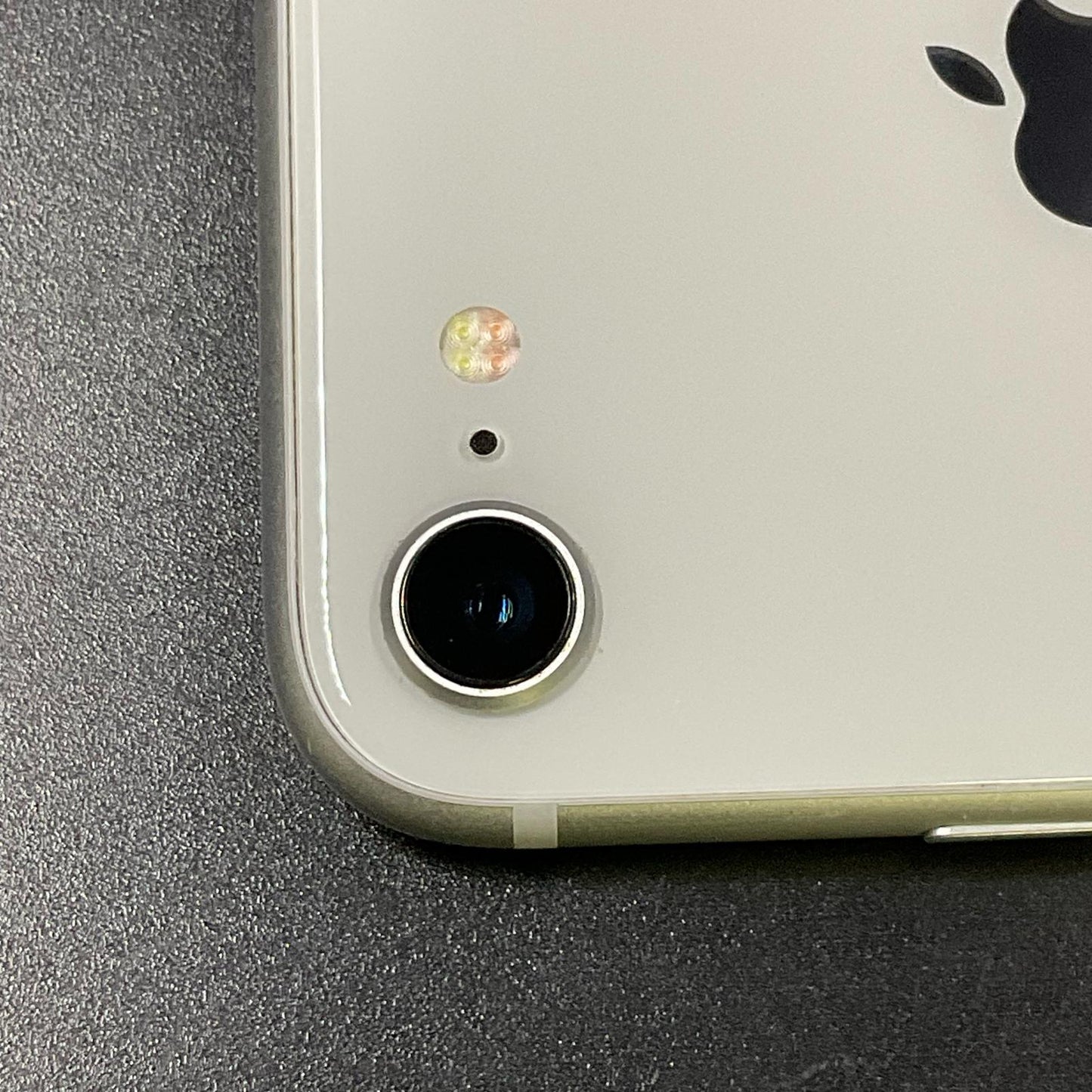 【全額返金保証】【最速発送】Apple iPhone iPhone 8 64GB シルバー docomo 白ロム 美品 動作確認済 89%