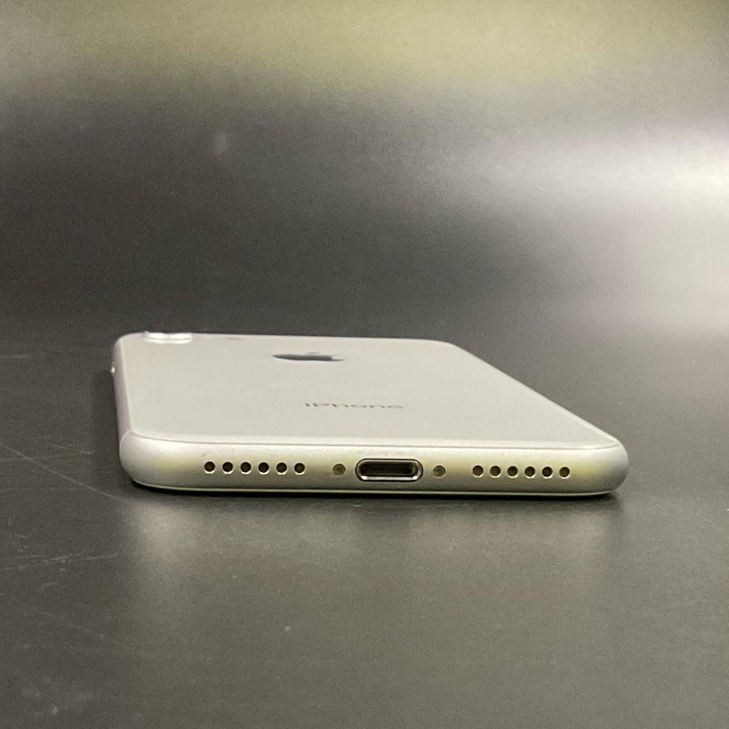 【全額返金保証】【最速発送】Apple iPhone iPhone 8 64GB シルバー docomo 白ロム 美品 動作確認済 89%