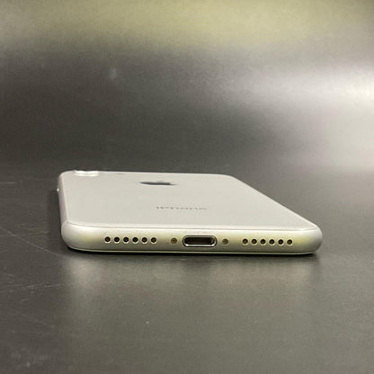【全額返金保証】【最速発送】Apple iPhone iPhone 8 64GB シルバー docomo 白ロム 美品 動作確認済 89%