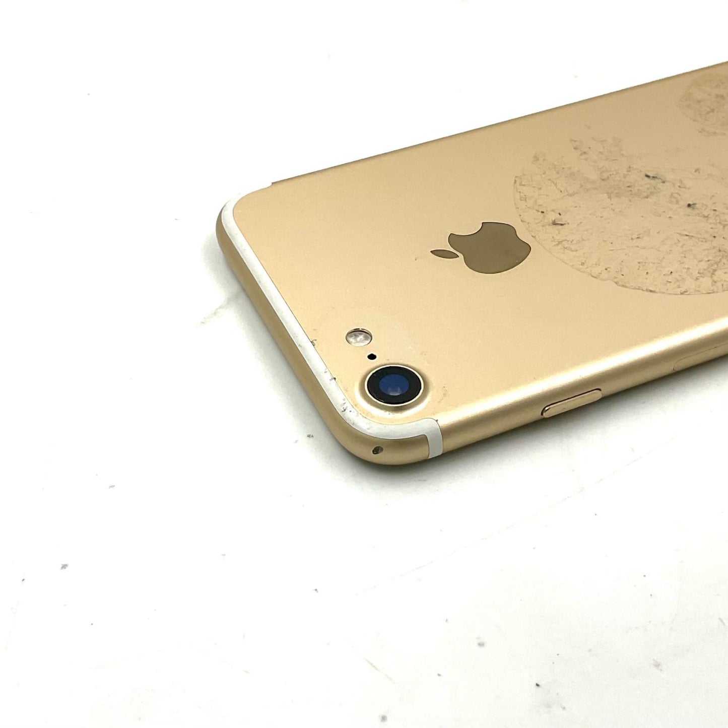 【全額返金保証】【最速発送】Apple iPhone iPhone 7 32GB ゴールド docomo 白ロム 動作確認済 83%