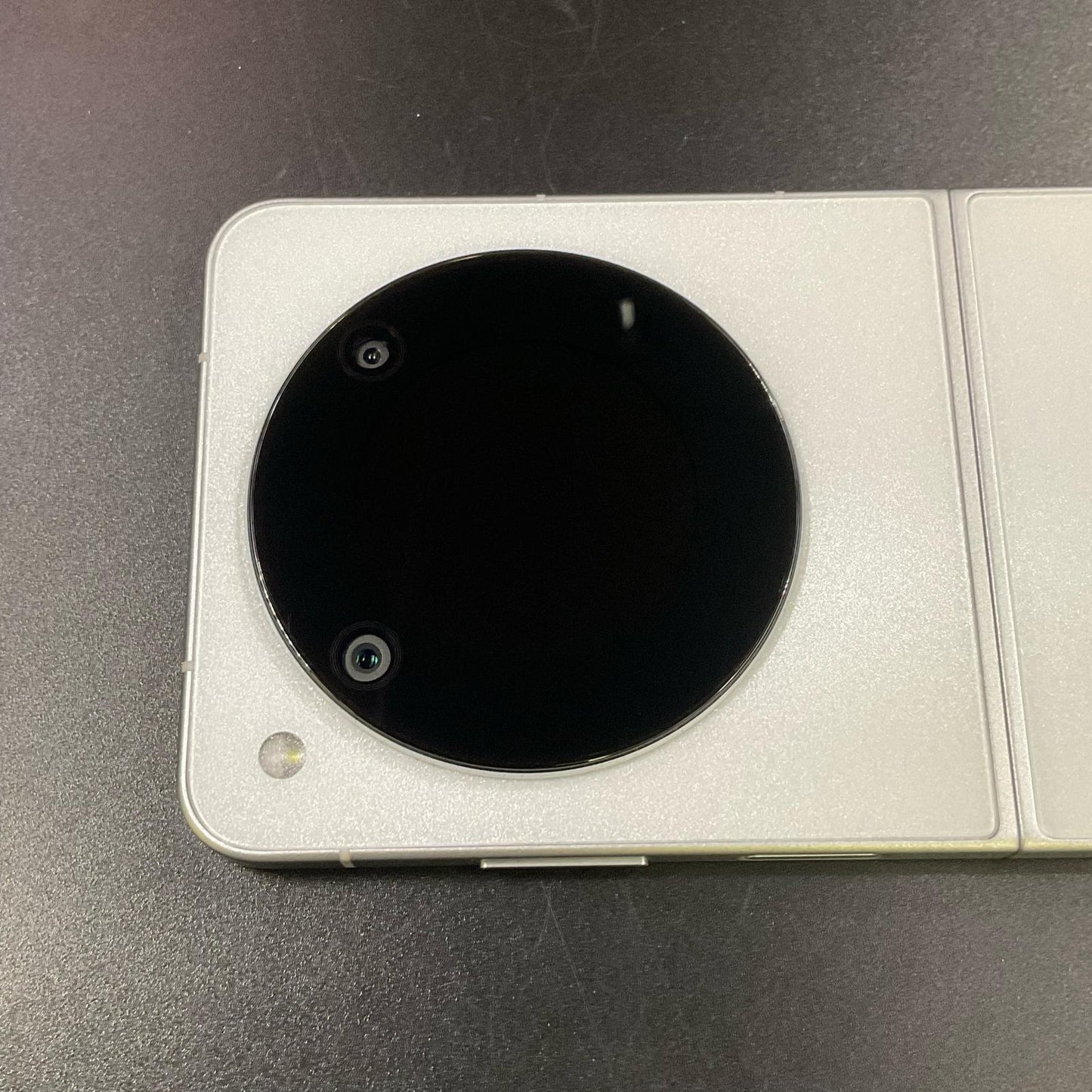 【全額返金保証】【最速発送】ZTE Libero Flip 128GB ホワイト Softbank A304ZT 白ロム 動作確認済