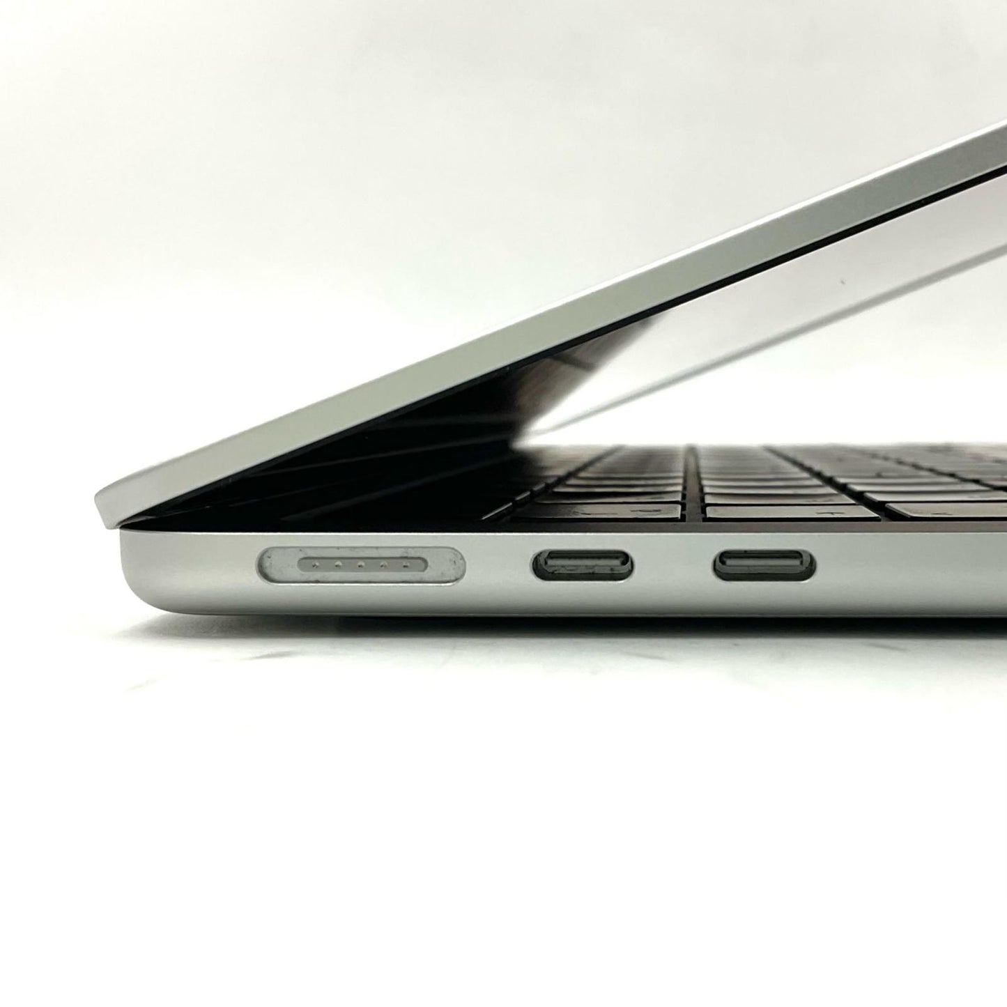 【全額返金保証】【最速発送】Apple MacBook Air 13インチ 2022 Apple M2 16GB 256GB シルバー 99% 美品 動作確認済