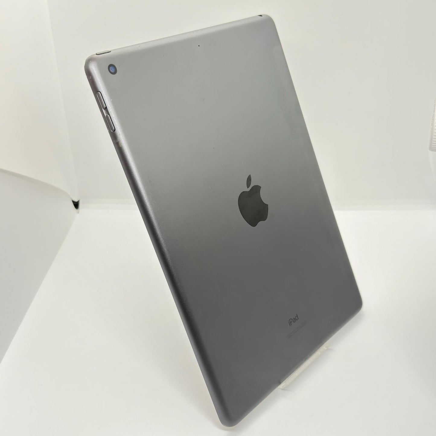 【全額返金保証】【最速発送】Apple iPad iPad 10.2インチ 第8世代 32GB スペースグレイ Wi-Fi 美品 動作確認済