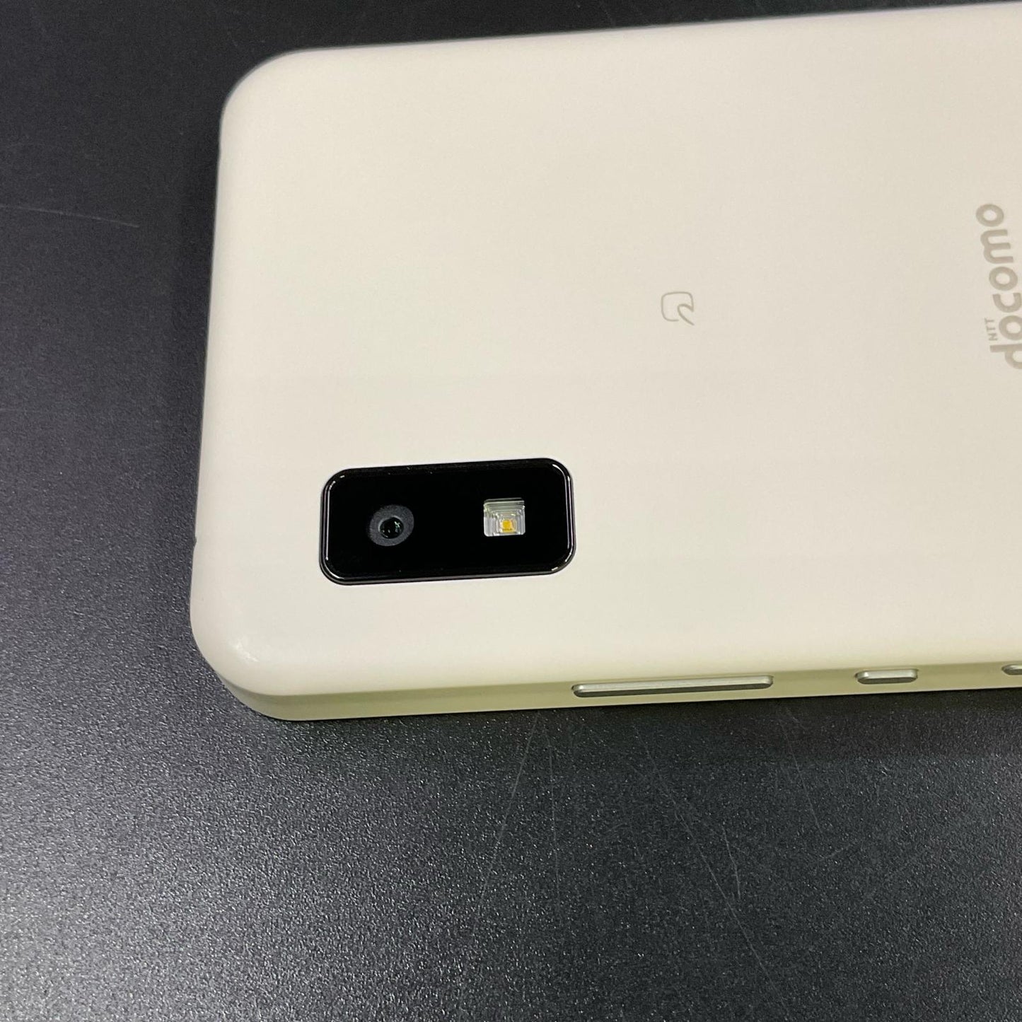 【全額返金保証】【最速発送】SHARP AQUOS wish2 64GB ホワイト docomo SH-51C 白ロム 超美品 動作確認済