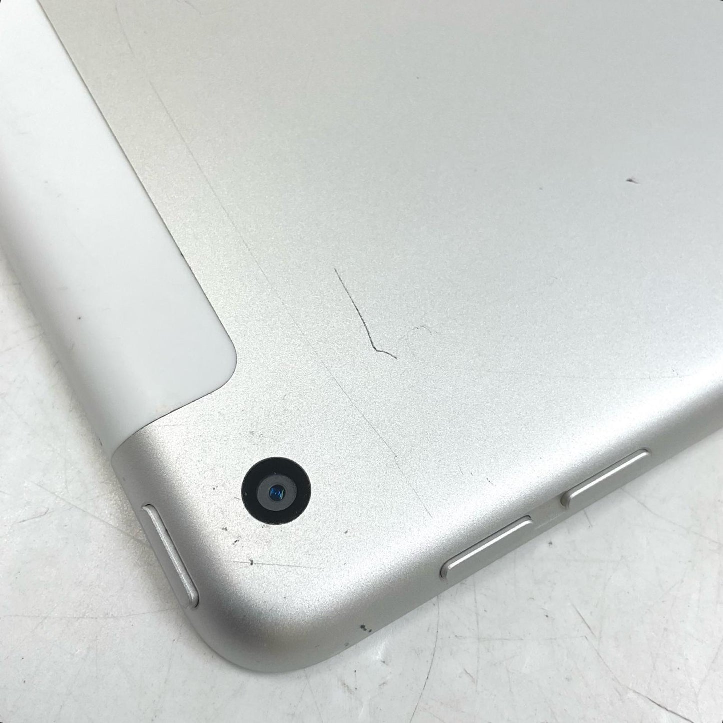 【全額返金保証】【最速発送】Apple iPad iPad 10.2インチ 第9世代 64GB シルバー WiFi+Cellular Softbank 白ロム 美品 動作確認済