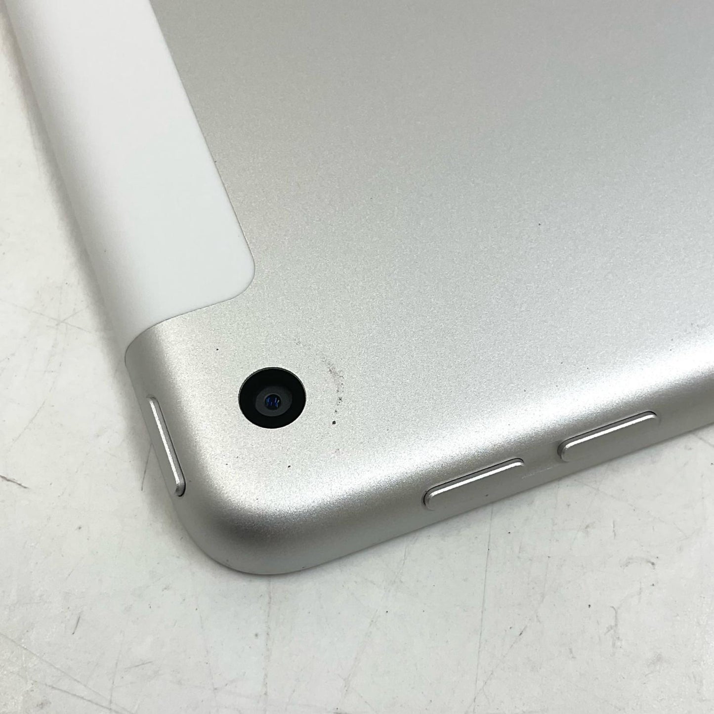 【全額返金保証】【最速発送】Apple iPad iPad 10.2インチ 第9世代 64GB シルバー WiFi+Cellular Softbank 白ロム 動作確認済