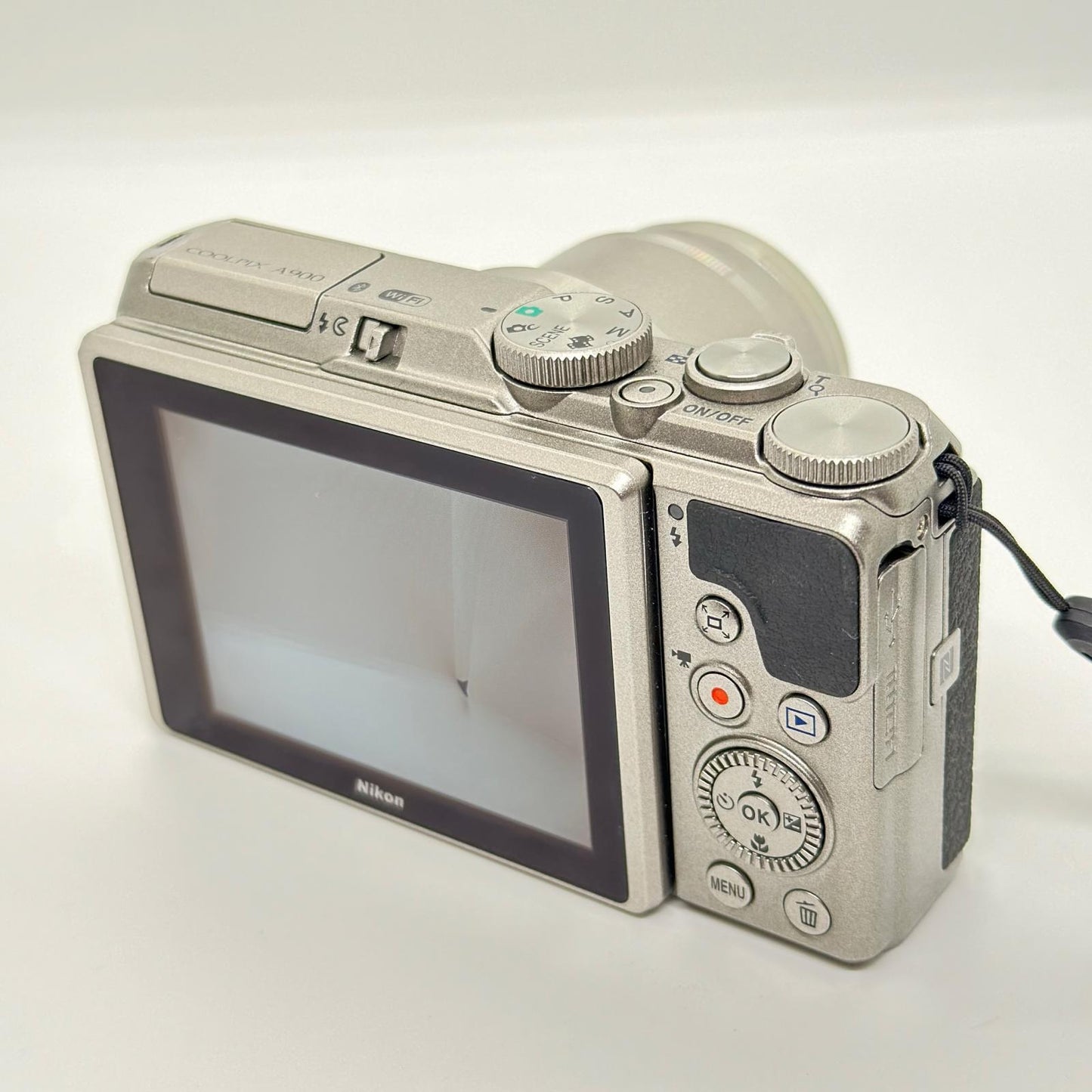 【全額返金保証】【最速発送】Nikon コンパクトデジタルカメラ COOLPIX A900 [シルバー] 動作確認済
